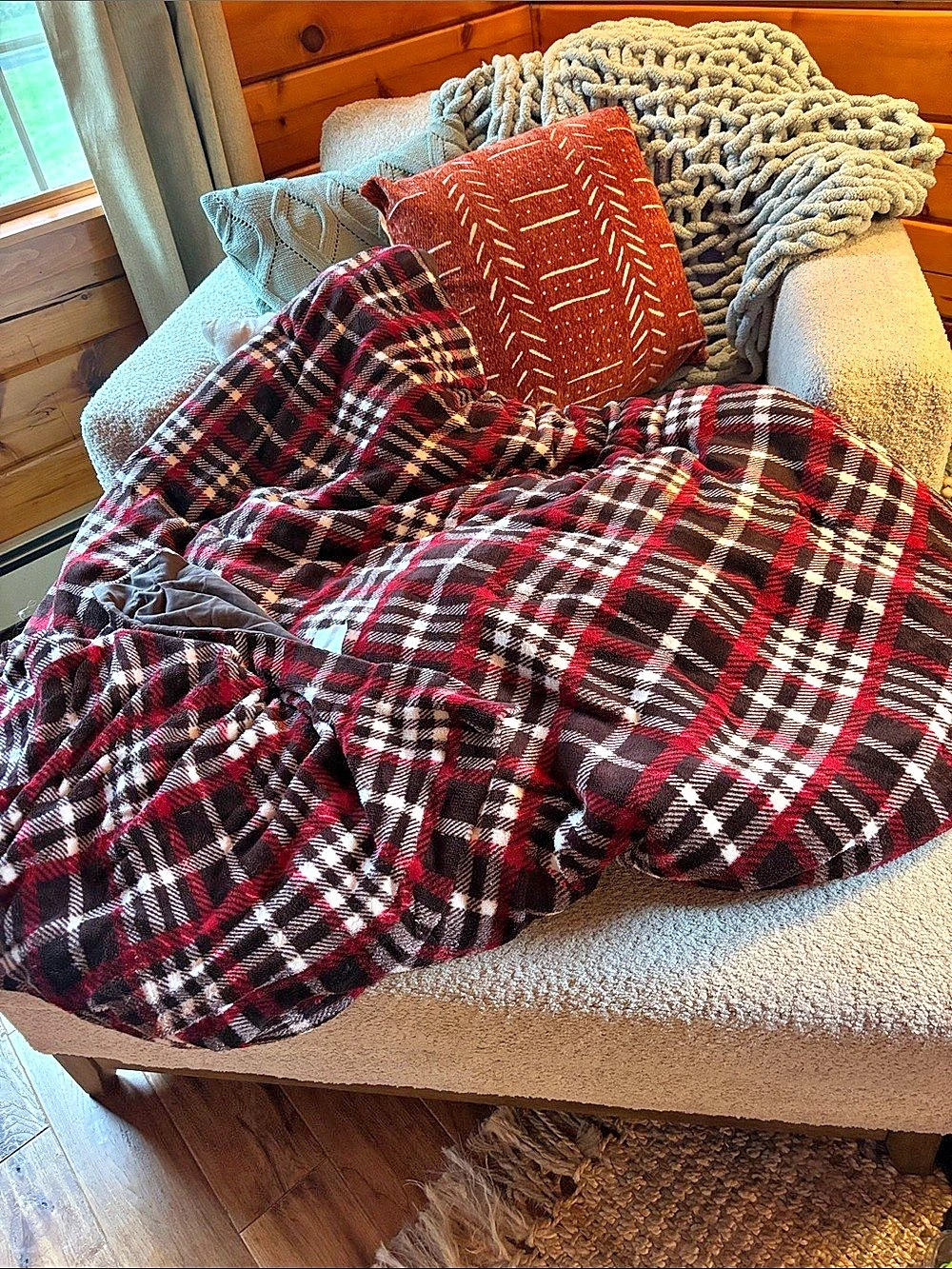 Cabela's Plaid King comforter in Red & Brown with one pilllow case